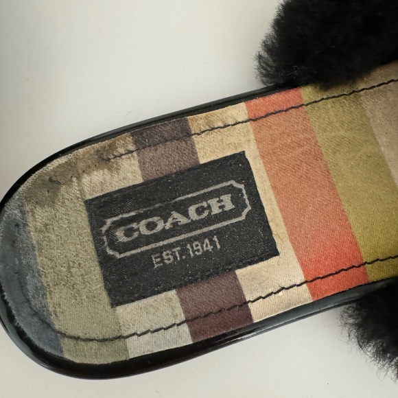 Coach slippers. Fits like size 7-7.5 - Picture 5 of 6